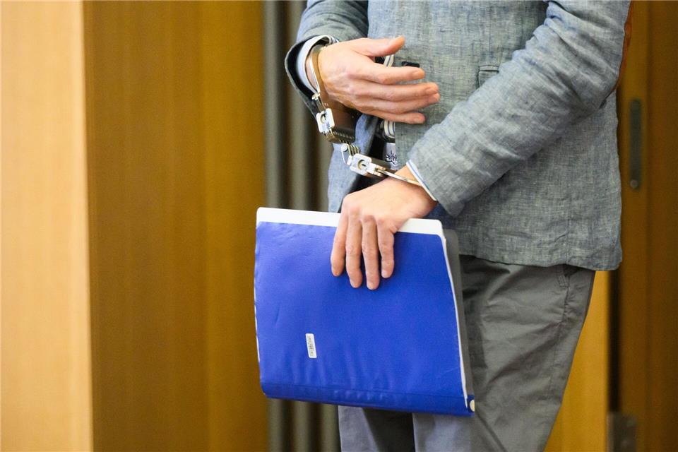 Scotland Yard wollte Christian B. zum Fall Maddie vernehmen Der Deutsche Christian B. wird verdächtigt, die drei Jahre alte Britin Madeleine McCann getötet zu haben. Eine Anklage gab es jedoch bislang nicht und es gilt die Unschuldsvermutung. (Archivfbild)Julian Stratenschulte/dpa Pool/dpa