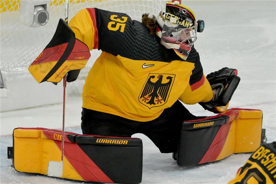 Der Deutsche Eishockey-Bund will die erste Liga im deutschen Frauen-Eishockey fördern. (Archivbild)Peter Kneffel/dpa