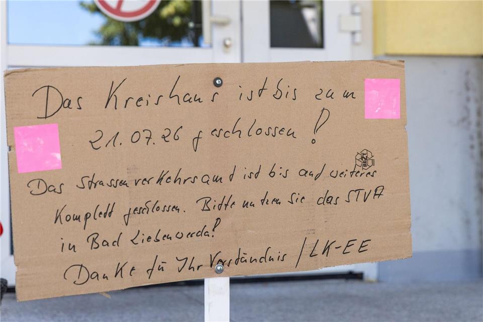 Der Deutsche Landkreistag zeigt sich besorgt nach mehreren Angriffen auf Jugendämter. (Archivbild)Frank Hammerschmidt/dpa