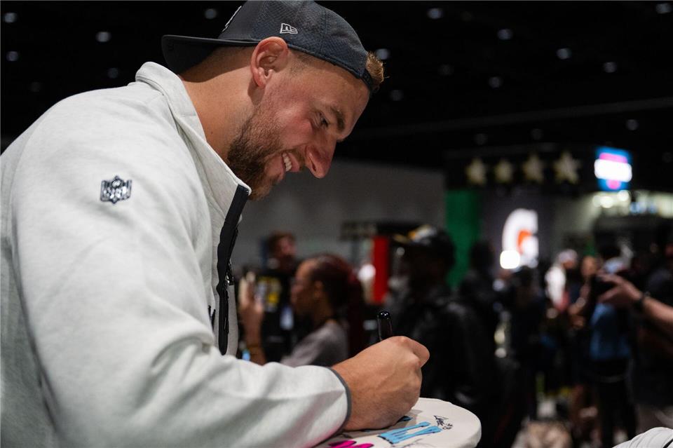 Der Deutsche Lorenz Metz steht unverhofft im Super Bowl.Maximilian Haupt/dpa