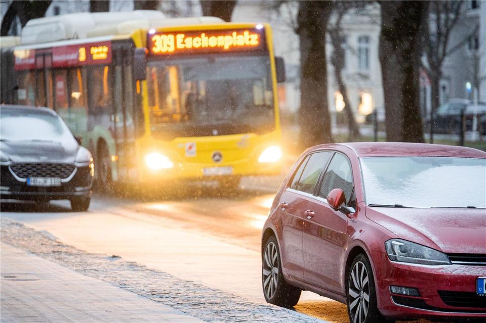 Der Deutsche Wetterdienst erwartet Schnellfall im Nordwesten. Hauke-Christian Dittrich/dpa