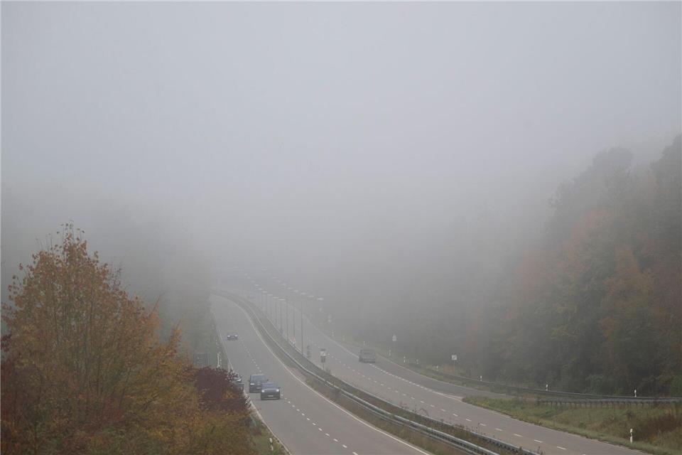 Der Deutsche Wetterdienst kündigt ruhiges Herbstwetter an - mit Nebel. (Archiv)Marijan Murat/dpa