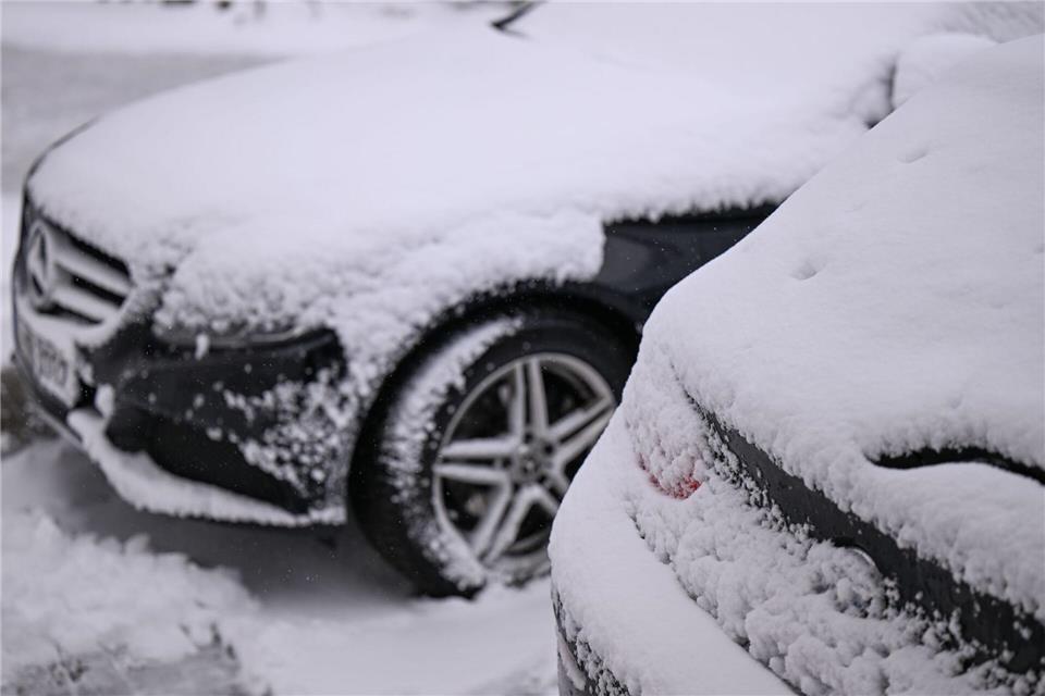 Der Deutsche Wetterdienst rät Fahrten, wenn möglich, zu vermeiden.Marius Bulling/dpa