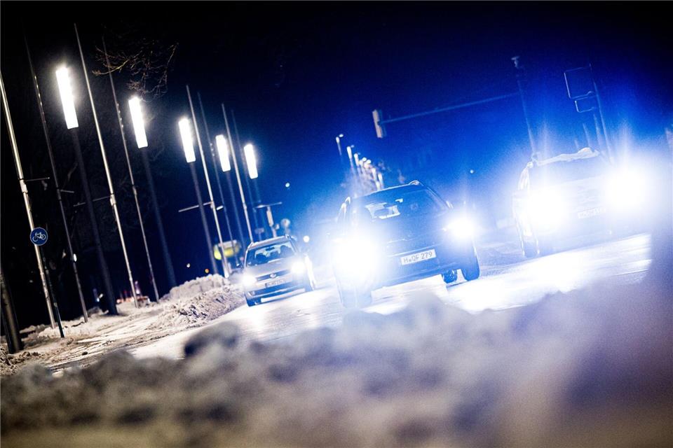 Der Deutsche Wetterdienst warnt vor Glatteis. (Symbolbild)Moritz Frankenberg/dpa