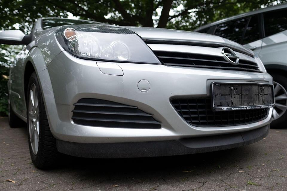 Der Diebstahl von Kfz-Kennzeichen muss umgehend bei Polizei und Versicherung gemeldet werden: Nur so ist eine schnelle Neuausstellung möglich.Peter Steffen/dpa/dpa-tmn