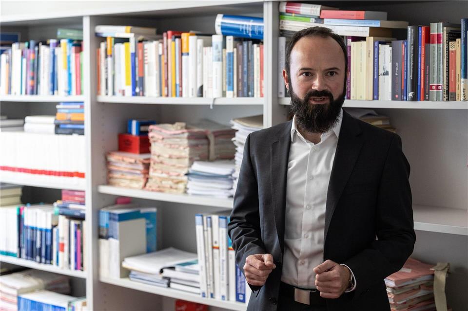 Der Direktor der Kriminologischen Zentralstelle (KrimZ), Martin Rettenberger, weist auf allgemeine Verfahren in solchen Einrichtungen und Besuchsmöglichkeiten hin. (Archivbild)Hannes P Albert/dpa