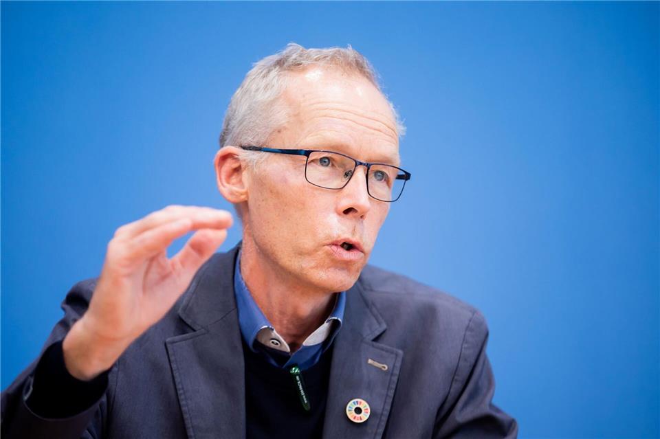 Der Direktor des Potsdam-Instituts für Klimafolgenforschung (PIK), Johan Rockström, sieht das Finanzziel der Weltklimakonferenz skeptisch (Archivbild).Christoph Soeder/dpa