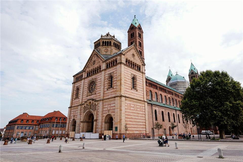 Der Dom zu Speyer geht nicht in die Höhe, sondern in die Länge: Mit 134 Metern von vorn bis hinten gilt er als größte romanische Kirche weltweit.Uwe Anspach/dpa/dpa-tmn