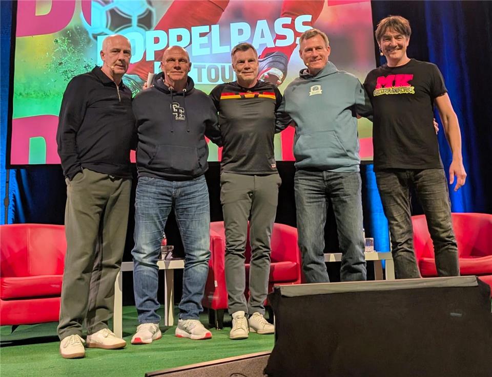 Der "Doppelpass on Tour" hat am Dienstag in Borken Station gemacht. Ex-Profi Thomas Helmer (M.) moderierte.