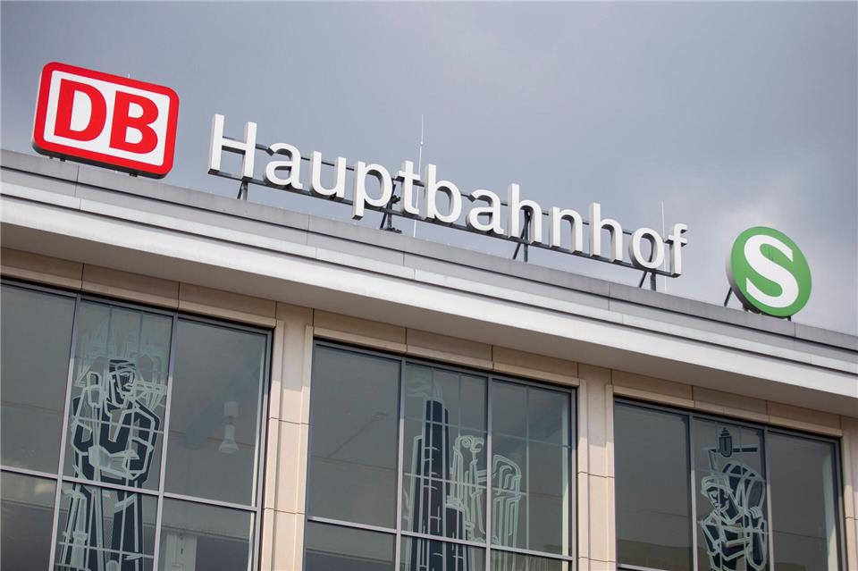 Der Dortmunder Hauptbahnhof war am Sonntag aufgrund eines Oberleitungsschadens für Reisende aus Hamm schwer erreichbar. (Archivbild)Thomas Banneyer/dpa