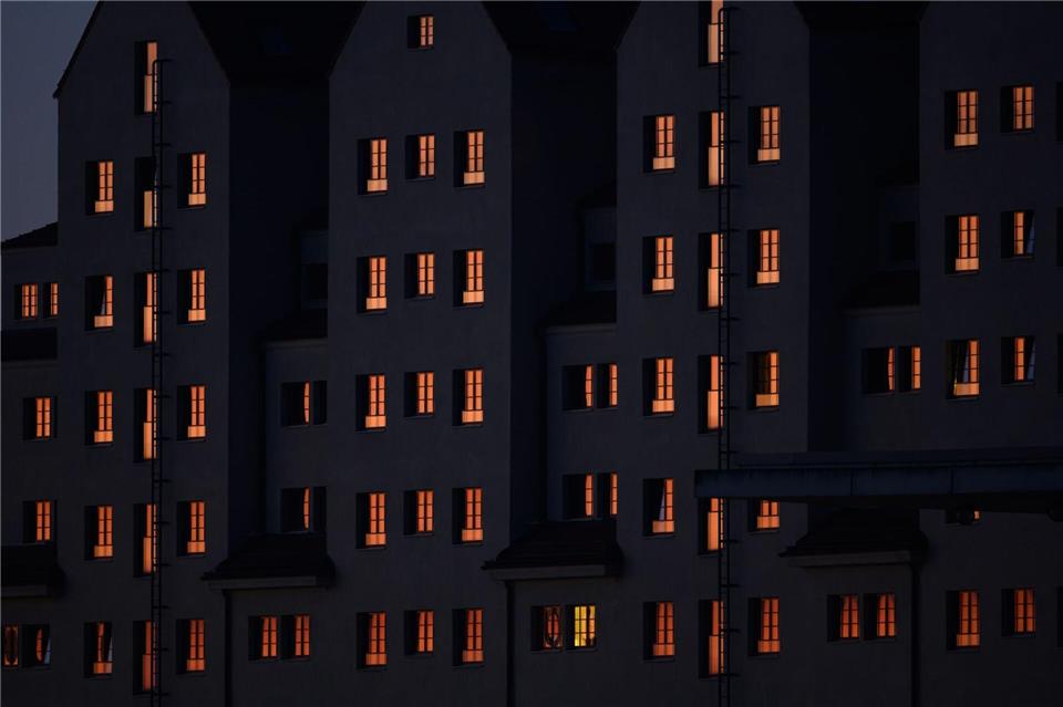 Der Dresdner Erlweinspeicher am Elbufer, der heute ein Hotel ist. (Symbolbild)Robert Michael/dpa