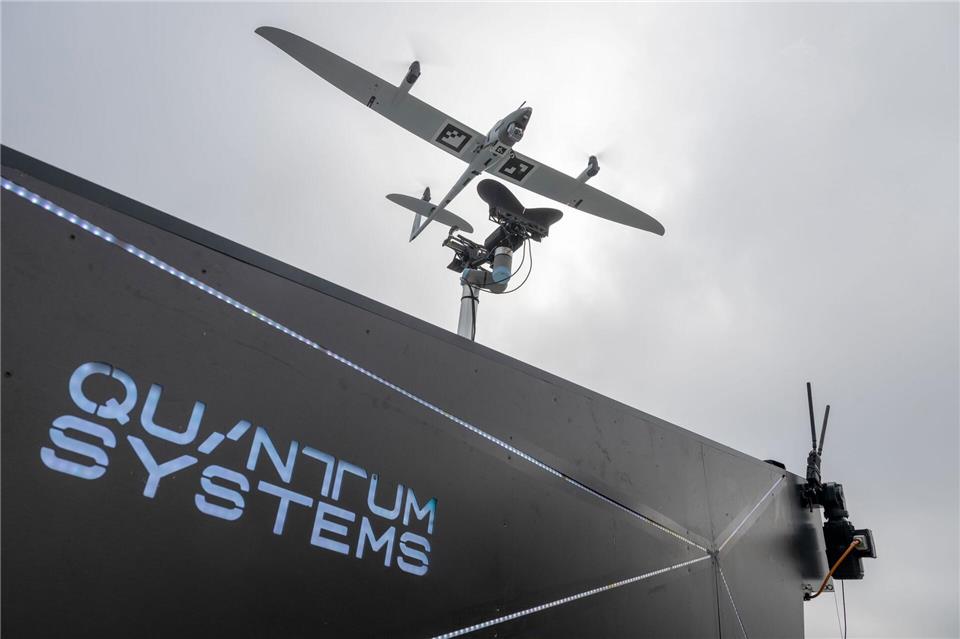 Der Drohnenhersteller Quantum Systems will mit frischem Investorenmillionen Produktion und Entwicklung ausbauen. (Archiv)Peter Kneffel/dpa