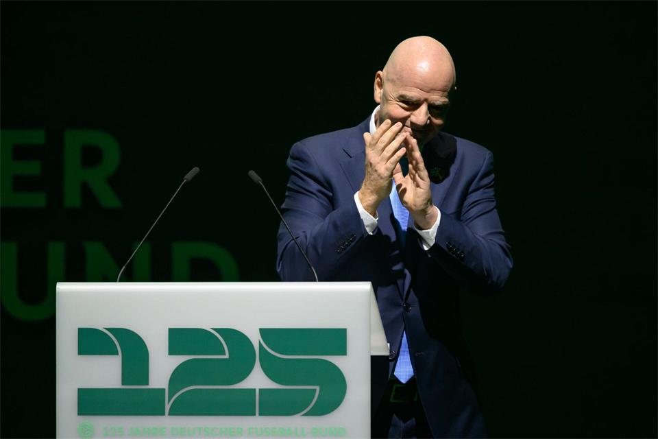 Der Druck auf FIFA-Boss Infantino wird hochgehalten. (Archivbild)Hendrik Schmidt/dpa