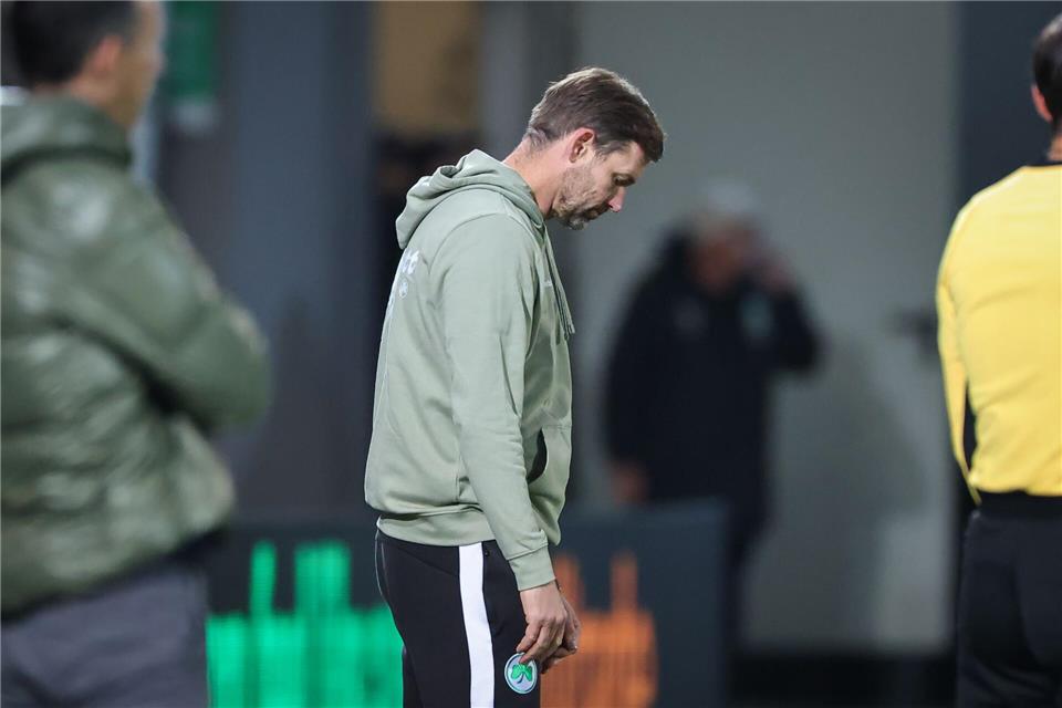 Fürth hält am Trainer fest: Kleine im Pokal an der Linie Der Druck auf Fürths Trainer Thomas Kleine wächst. Daniel Karmann/dpa