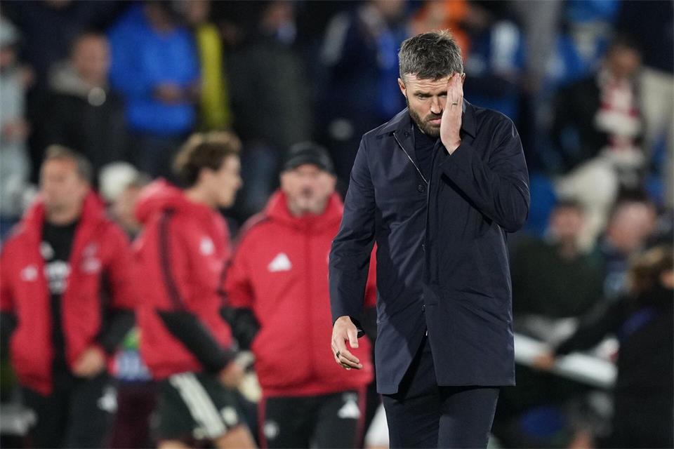 Der Druck auf United-Trainer Michael Carrick wird immer größerAntonio Calanni/AP/dpa