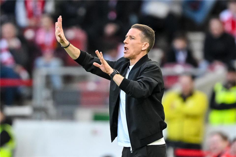 Der Druck nimmt zu: VfL-Trainer Daniel BauerHarry Langer/dpa