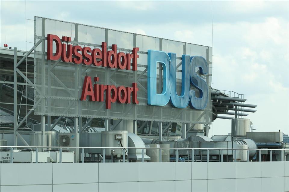 Der Düsseldorfer Flughafen hatte ambitionierte Pläne. Dann kam Corona. Nun wurden die ambitionierten Pläne final geändert. (Archivbild)Friso Gentsch/dpa