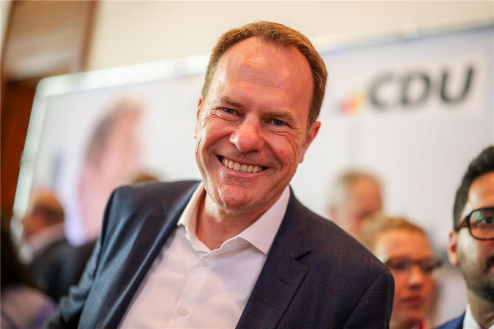 Der Düsseldorfer OB Stephan Keller (CDU) muss in die Stichwahl gegen die Kandidatin der Grünen.Christoph Reichwein/dpa