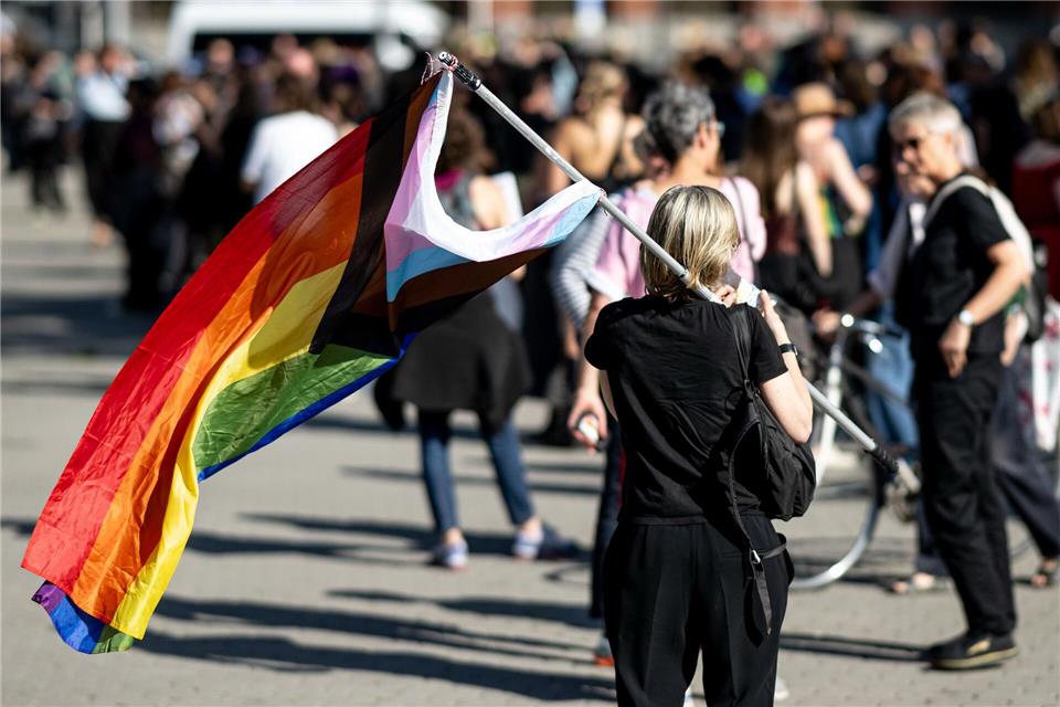 Der Dyke* March, die Demo für lesbische Sichtbarkeit, findet jährlich vor dem CSD in Berlin statt.Fabian Sommer/dpa