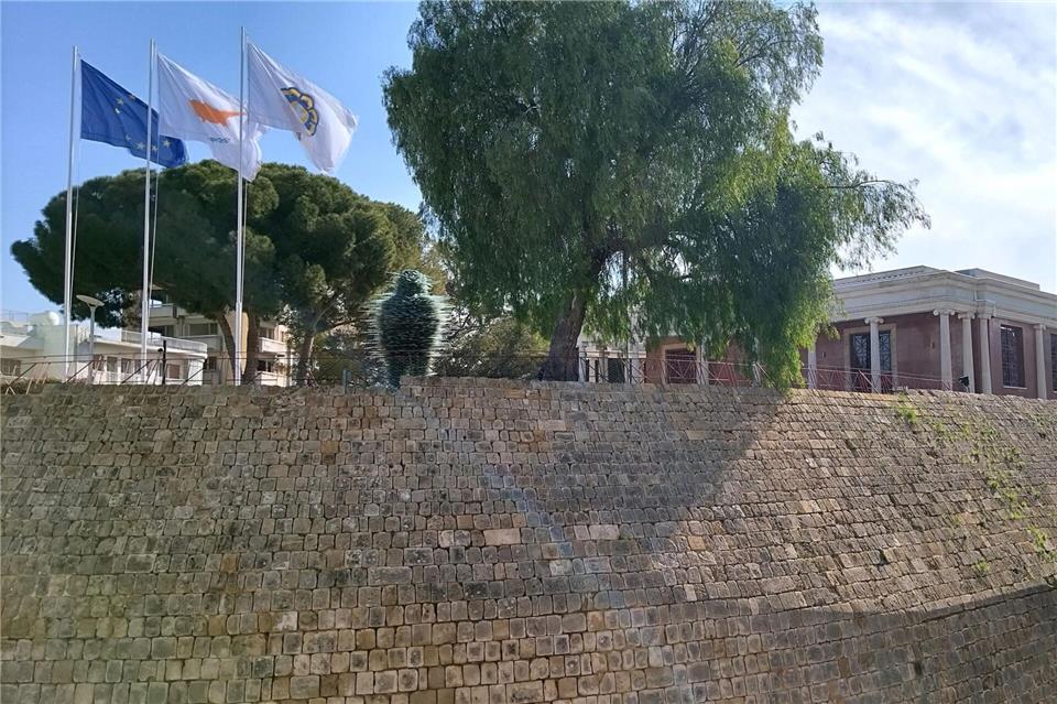 Der EU-Ratsvorsitz hat für viele Zyprer hohe Symbolkraft. (Archivbild)Takis Tsafos/dpa