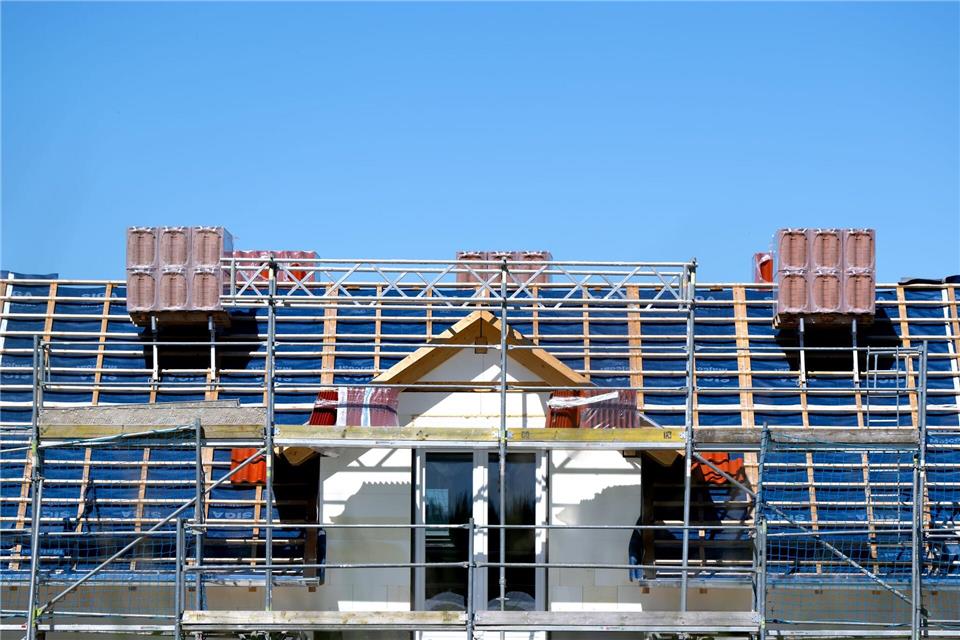 Der Eigenheimkauf ist vor allem in Bayerns Ballungsräumen für viele nahezu unbezahlbar. (Symbolbild)Sven Hoppe/dpa