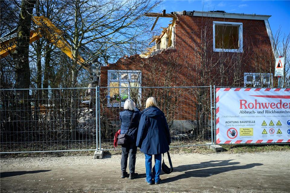 Der Eigentümer des Hauses Seeblick warf der Stadt Lübeck eine „Abriss-Mentalität“ vor. Jonas Walzberg/dpa