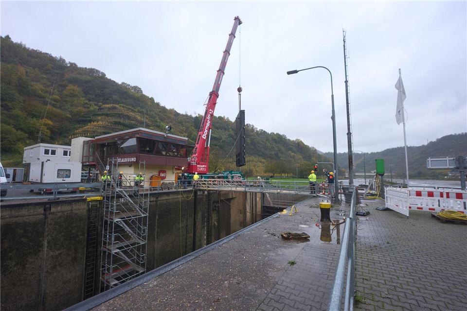 Einbau des neuen Schleusentors verzögert sich leicht  Der Einbau des Schleusentores verzögert sich leicht. Thomas Frey/dpa