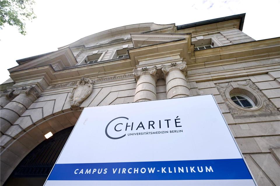 Der Eingang zum Campus Virchow Klinikum (Virchow-Krankenhaus) der Berliner Charité.Soeren Stache/dpa