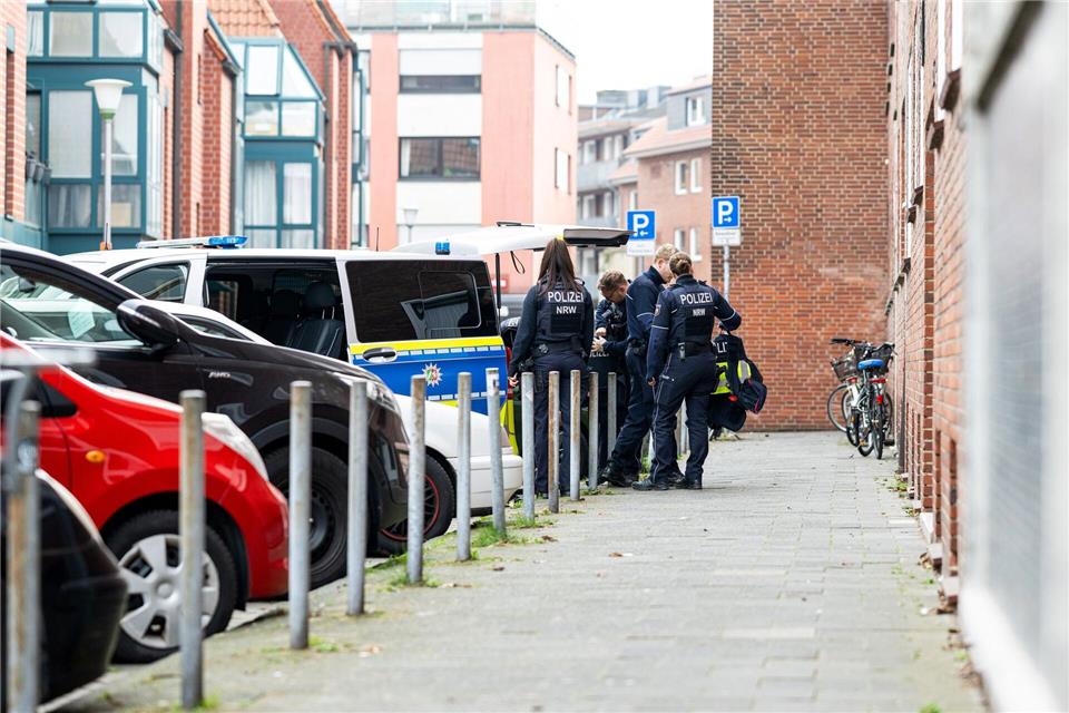 Der Einsatz auch mit schwer bewaffneten Kräften dauerte fast drei Stunden.Guido Kirchner/dpa
