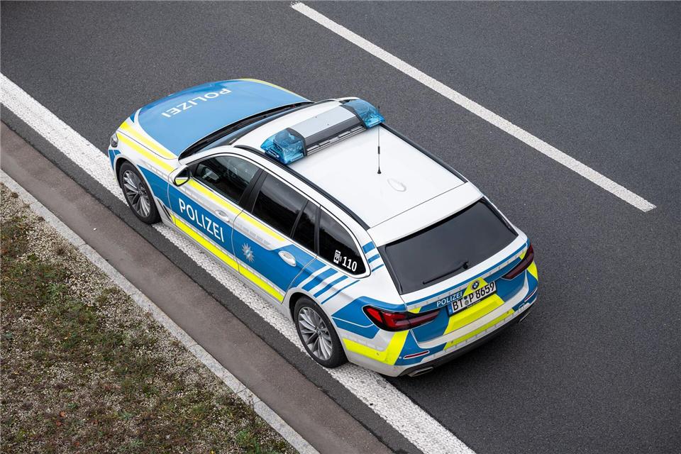 Der Einsatz auf der Autobahn 73 gestaltete sich für die Kräfte von Polizei, Rettungsdienst und Feuerwehr besonders schwierig. (Symbolbild)Daniel Vogl/dpa