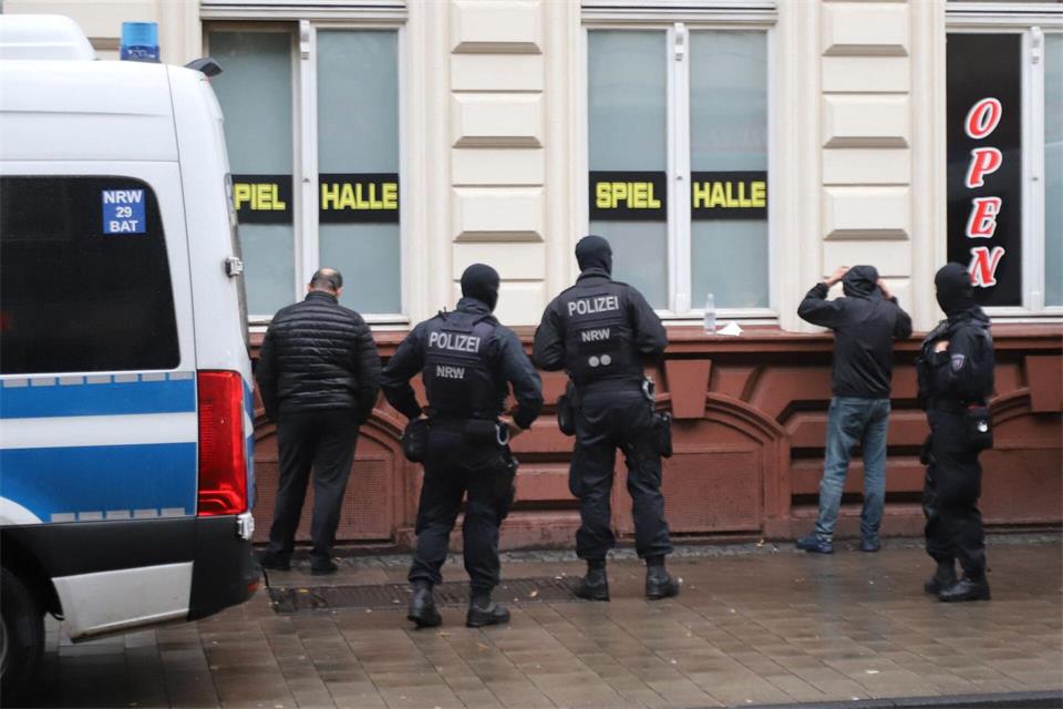 Der Einsatz begann am frühen Morgen.----/dpa