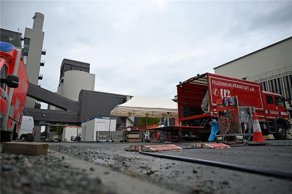 Der Einsatz könnte sich noch bis Mittwoch hinziehen. Michael Brandt/dpa
