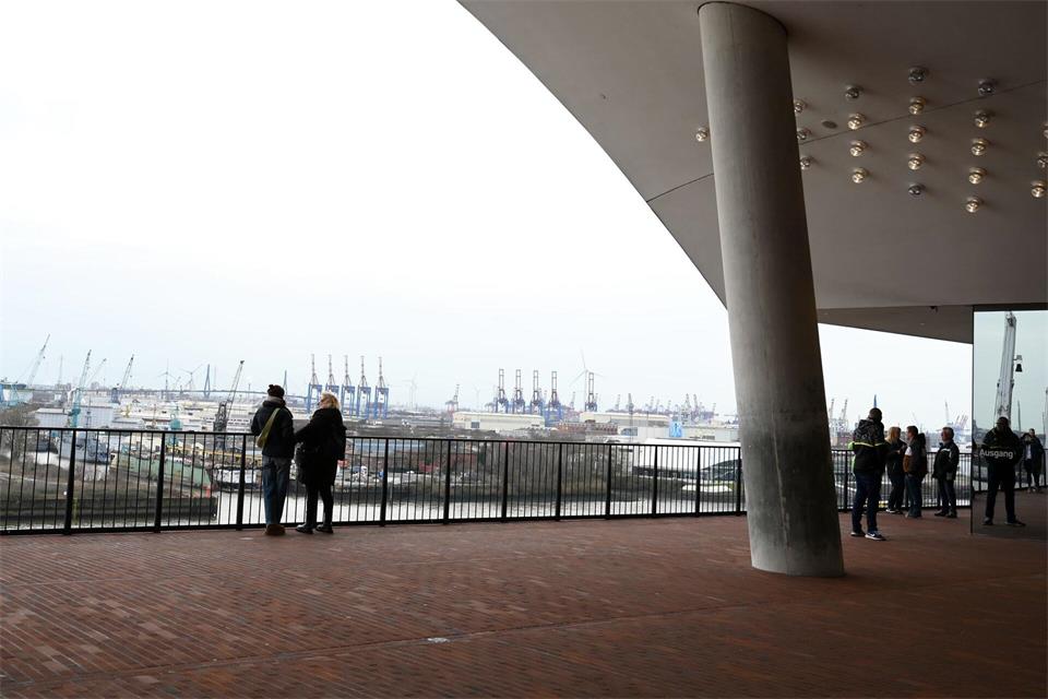 Der Eintritt von fünf Euro für die Elbphilharmonie-Plaza wird nach Einschätzung der Hamburg Tourismus GmbH keinen negativen Einfluss auf die Besucherzahl haben. (Archivbild)Rabea Gruber/dpa