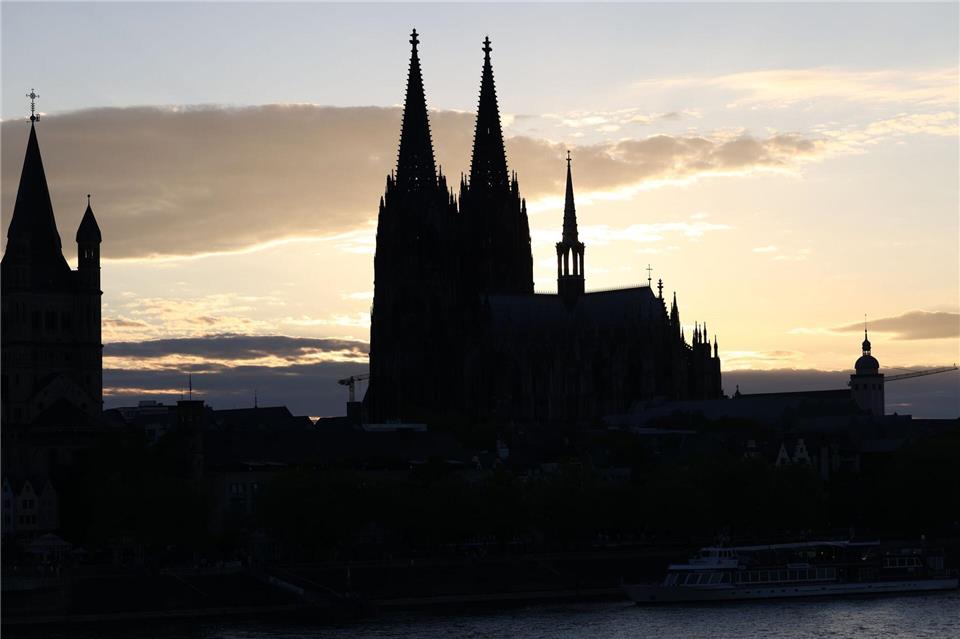Der Eintritt zum Dom ist nicht mehr gratis. (Archivbild)Rolf Vennenbernd/dpa