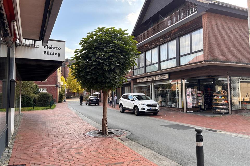 Der Einzelhandel in Velen konzentriert sich auf die Coesfelder Straße und den Leineweberplatz.