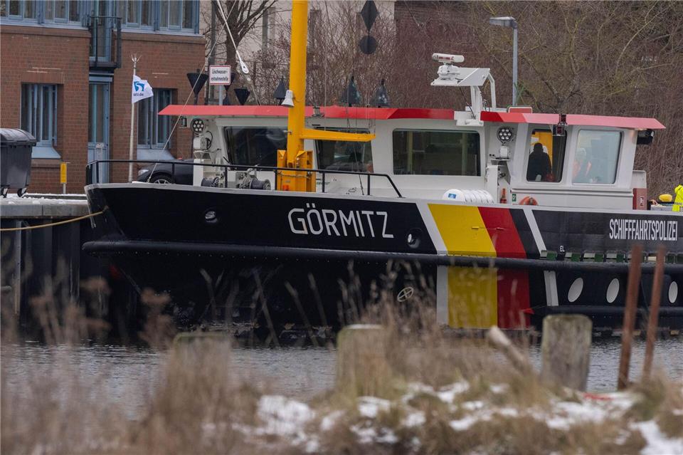 Der Eisbrecher „Görmitz“ des WSA Ostsee soll helfen. Stefan Sauer/dpa