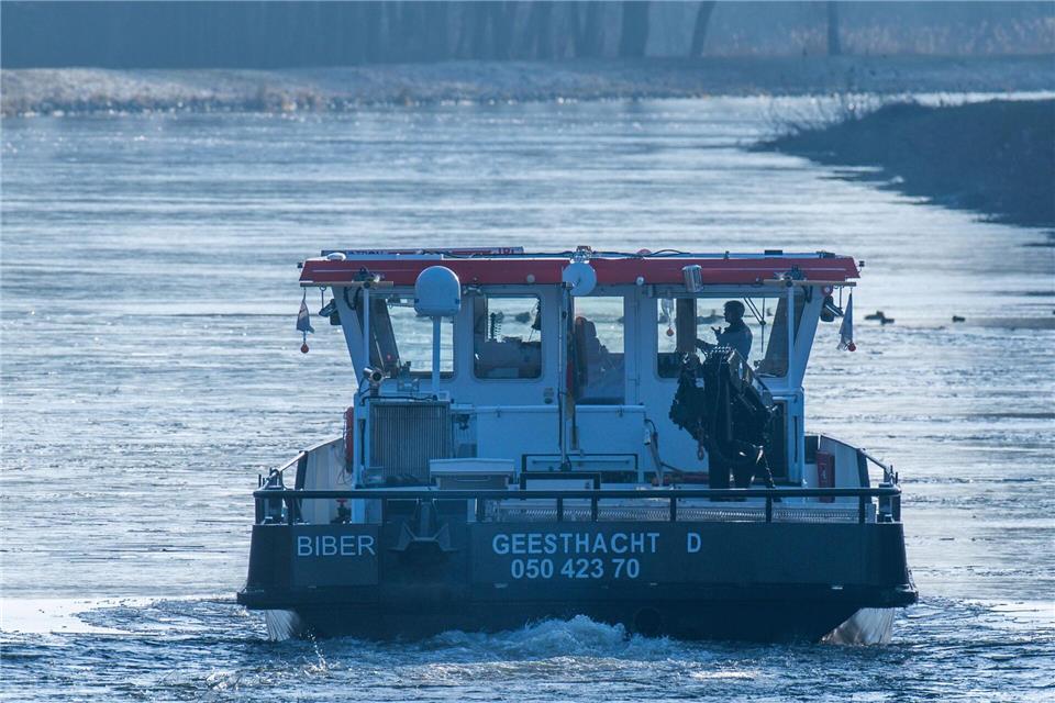 Der Elbe-Lübeck-Kanal ist seit Donnerstag nicht mehr für normale Schiffe befahrbar. (Archivbild)Jens Büttner/dpa
