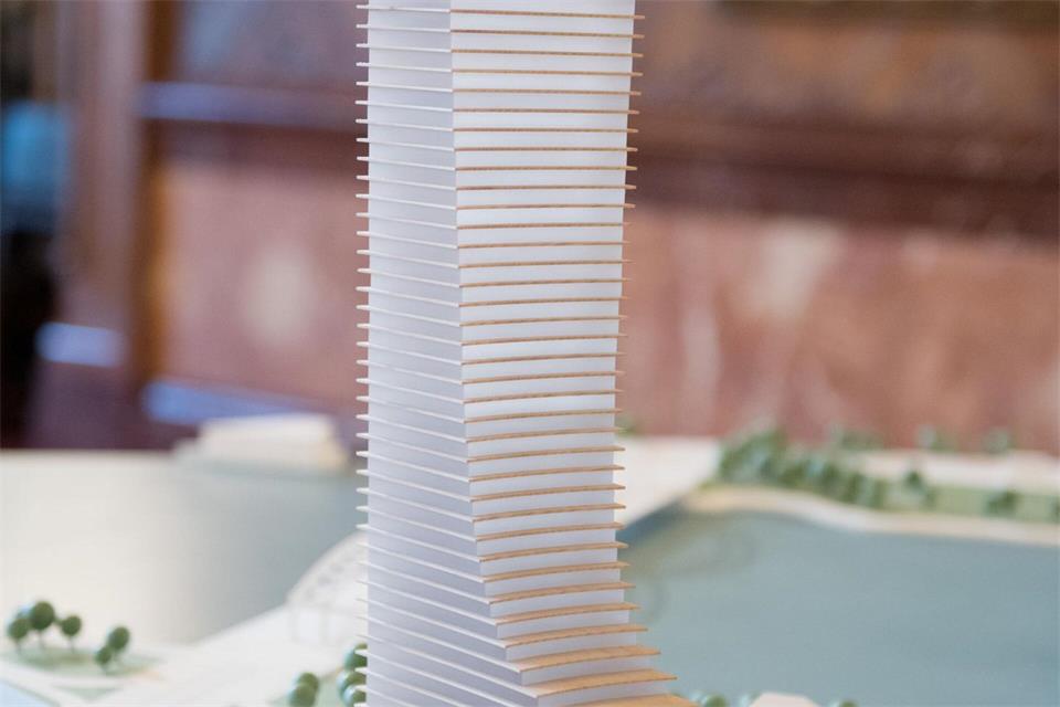 Der Elbtower sollte ursprünglich 245 Meter hoch werden. (Archivbild)Daniel Reinhardt/dpa