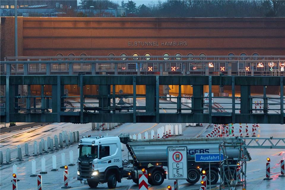 Der Elbtunnel und die A7 in Hamburg sollen am Wochenende 21./22. März 2026 voll gesperrt werden. (Archivbild)Georg Wendt/dpa