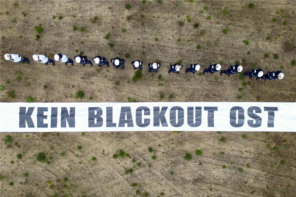 Der Energiekonzern Leag in der Lausitz befürchtet, dass der Osten beim Bau neuer Gaskraftwerke nicht zum Zuge kommt. Beschäftigte wollen ein Zeichen des Protests auch ans Bundeswirtschaftsministerium senden. Patrick Pleul/dpa