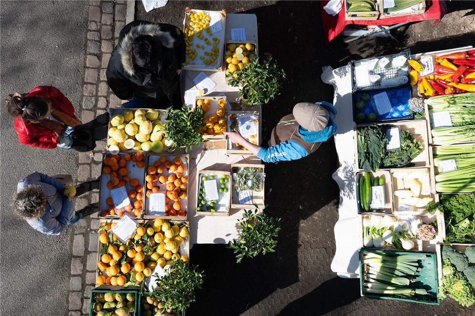 Der Energiepreisschock könnte die Preise für Lebensmittel erneut steigen lassen (Archivbild)Sebastian Kahnert/dpa