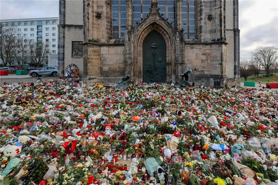 Der Entwurf des Abschlussberichtes zum Magdeburger Weihnachtsmarkt listet Defizite im Handeln der Behörden auf. (Archivbild) Peter Gercke/dpa-Zentralbild/dpa