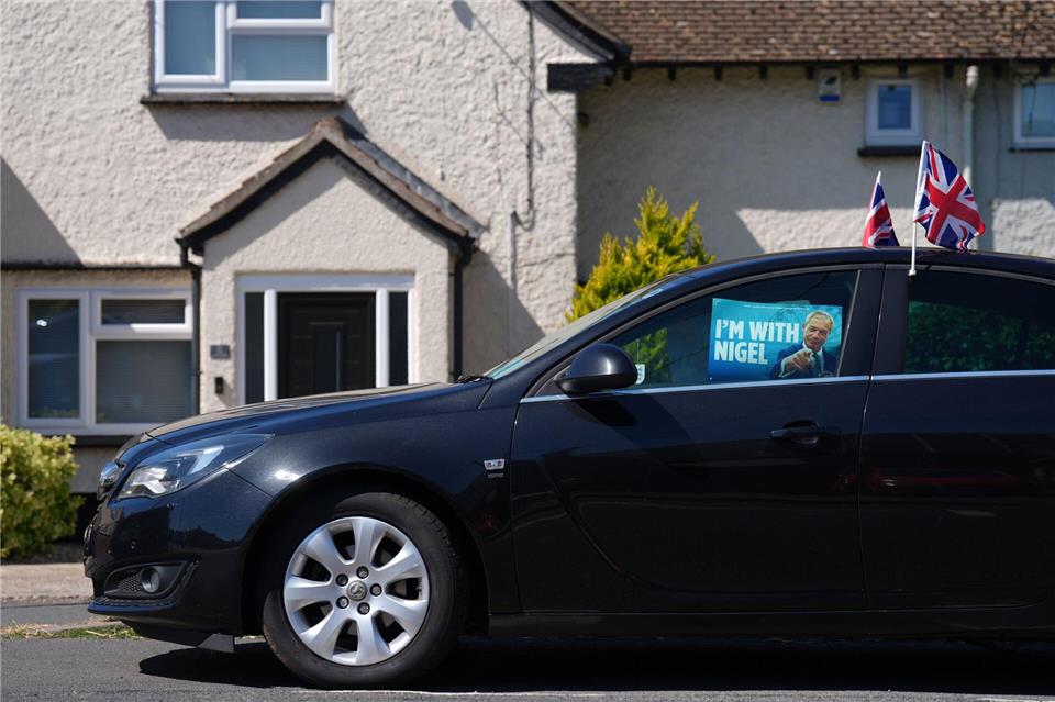 Der Erfolg von Reform UK wird vor allem Farage persönlich zugeschrieben.Joe Giddens/PA Wire/dpa