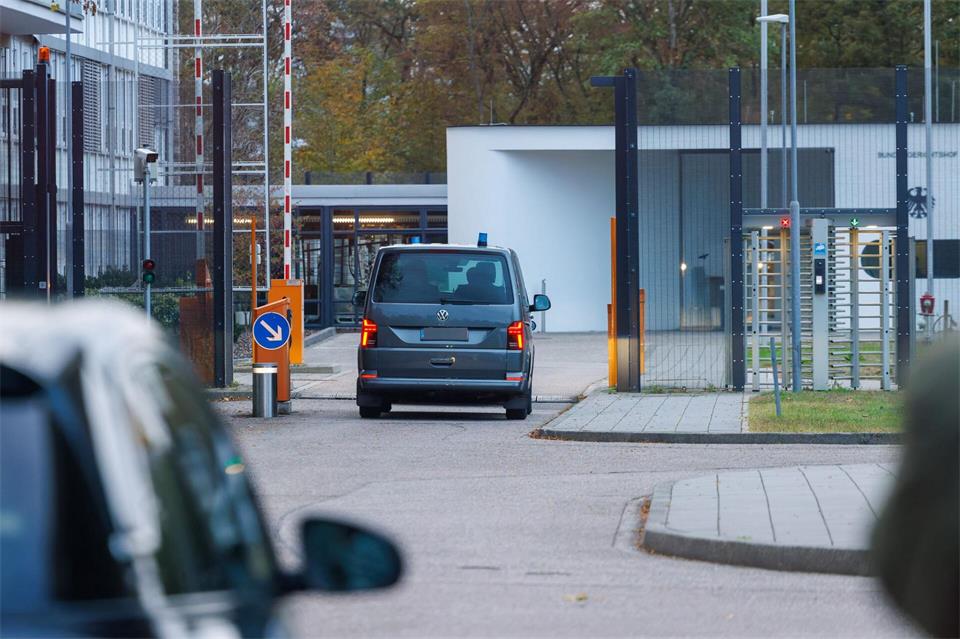 Der Ermittlungsrichter setzte den Haftbefehl in Vollzug.Philipp von Ditfurth/dpa