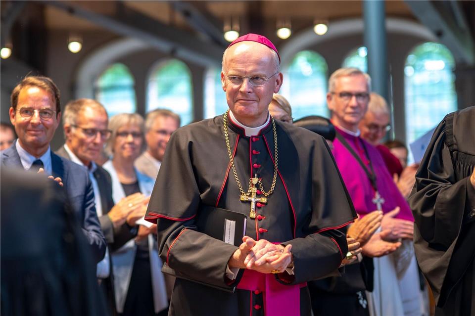 Der Essener Bischof Franz-Josef Overbeck plädiert für einen moderaten Anstieg des Renteneintrittsalters. (Archivbild) David Inderlied/dpa