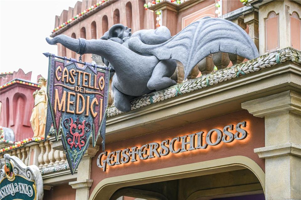 Der Europa-Park ist laut einer Studie ein wichtiger Wirtschaftsfaktor. (Archivbild)Jason Tschepljakow/dpa