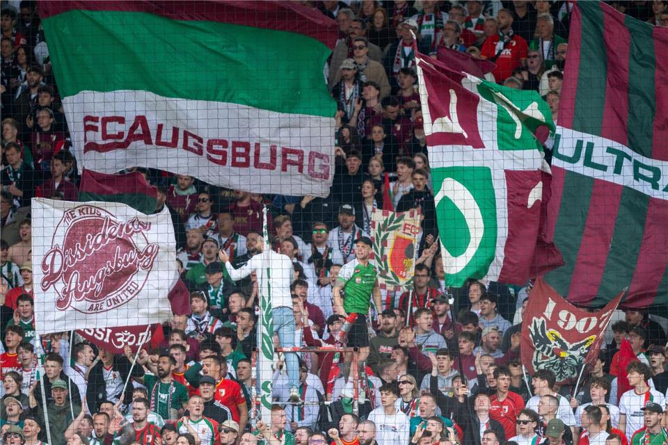 Der FC Augsburg beginnt am 13. Juli mit seiner Sommervorbereitung. (Archivbild)Soeren Stache/dpa