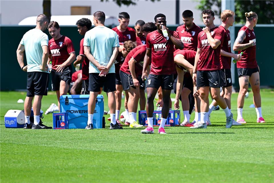 Der FC Augsburg ist seit einer Woche im Training. (Archivbild)Sven Hoppe/dpa