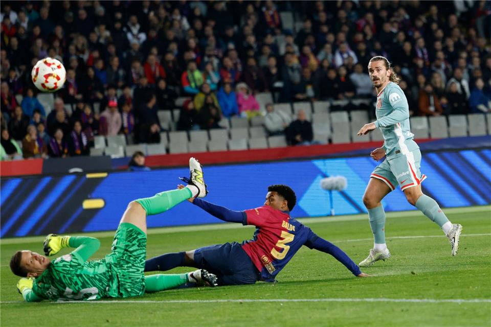 Der FC Barcelona und Atlético Madrid lieferten sich eine packenden Pokalfight.Joan Monfort/AP/dpa