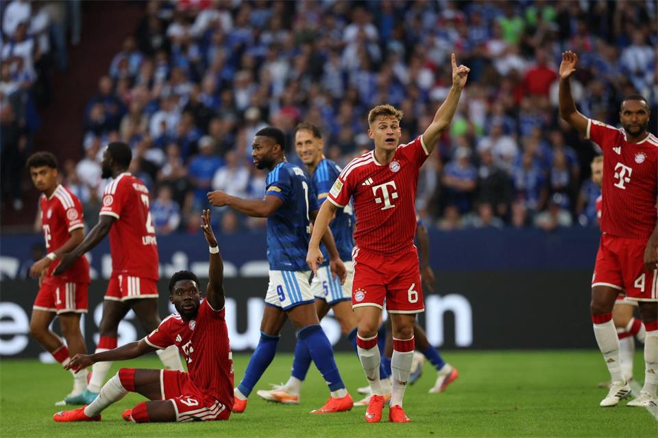 Der FC Bayern München kam gegen den FC Schalke 04 nicht über ein Remis hinaus.Fabian Strauch/dpa